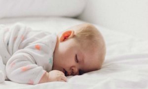 婴儿为什么会呛奶-如何防止呛奶-婴儿呛奶怎么办